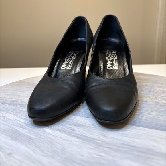 Salvatore Ferragamo Classic Black Leather Croc-Embossed Pumps Heels US Size‎ 8 - Picture 5 of 10